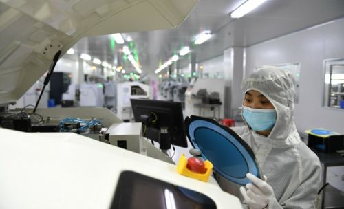 畢業就跑美國,清北2萬人才流失,比芯片壟斷還嚴峻,該怎么辦